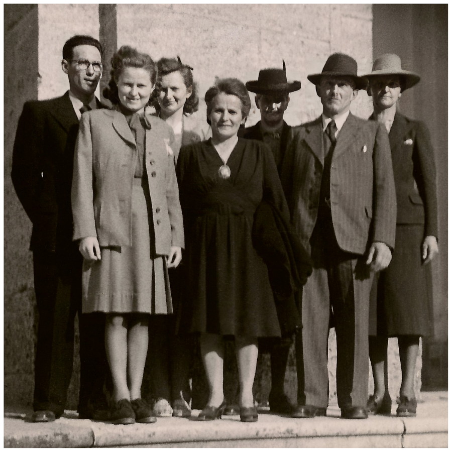 Familie Grimbühler und Familie Lanz (1947), Vintage Family Photo 1947