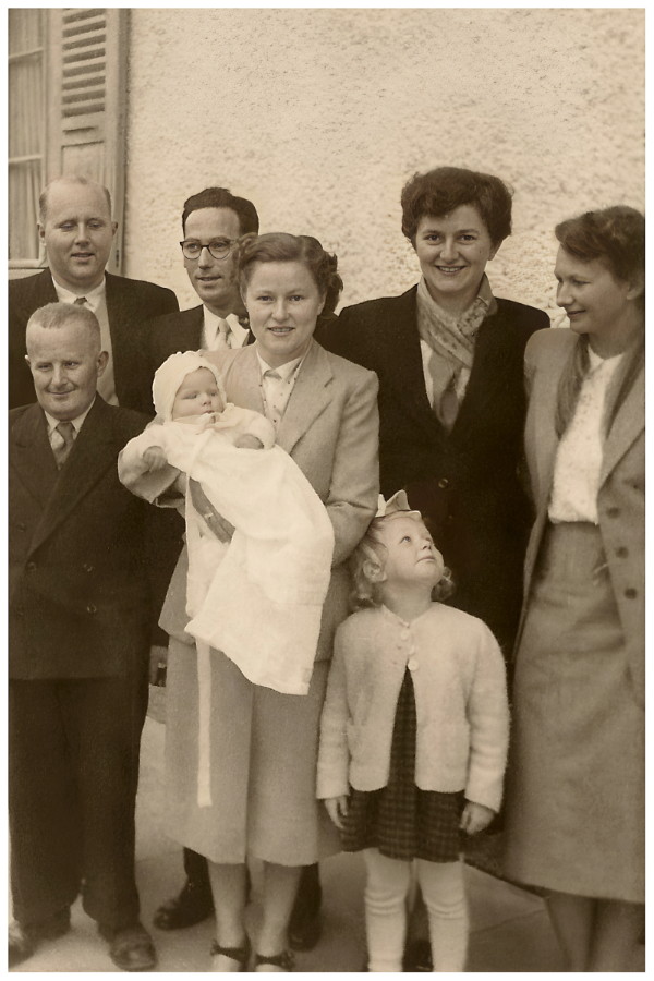 Taufe Hugo Kohler (1951), Osakar Kohler-Lanz, Max Grimbühler-Lanz, Pia Grimbühler-Lanz, Elisabeth Gfeller-Kohler, Thildy Gabi-Lanz, Regina Kohler-Lanz, Vintage Photo Baptism 1951